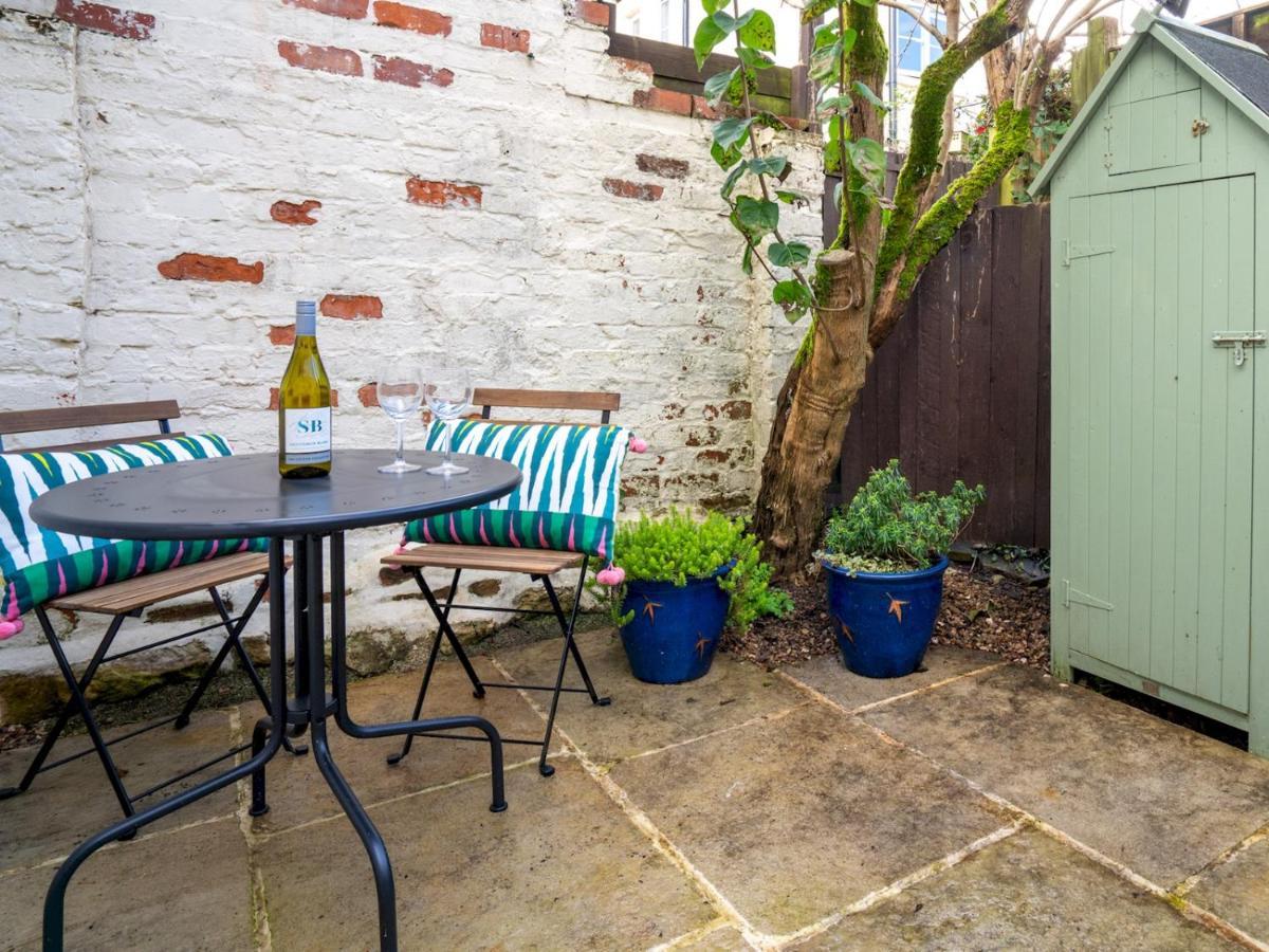 Quarry Cottage Courtyard Garden Pass The Keys Cirencester Extérieur photo