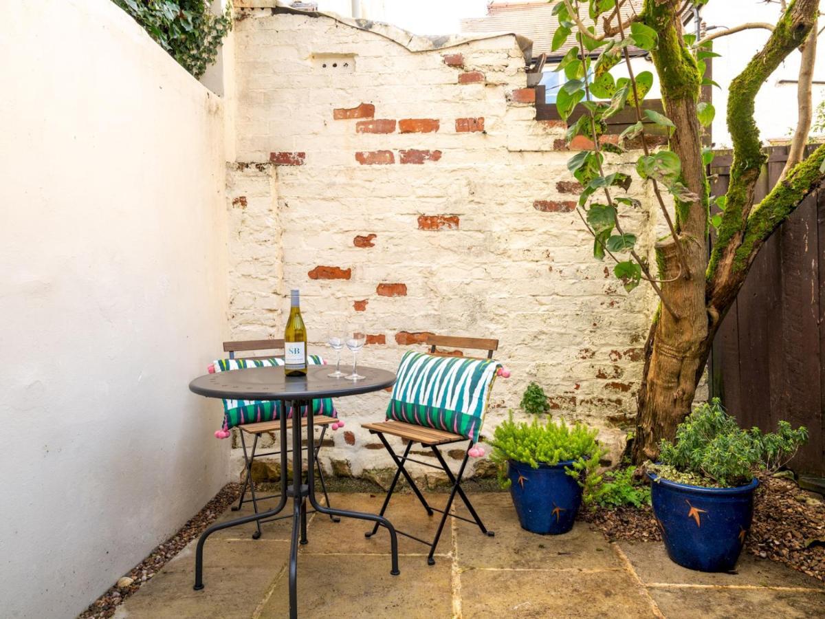 Quarry Cottage Courtyard Garden Pass The Keys Cirencester Extérieur photo