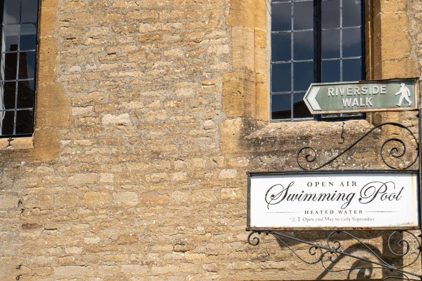 Quarry Cottage Courtyard Garden Pass The Keys Cirencester Extérieur photo